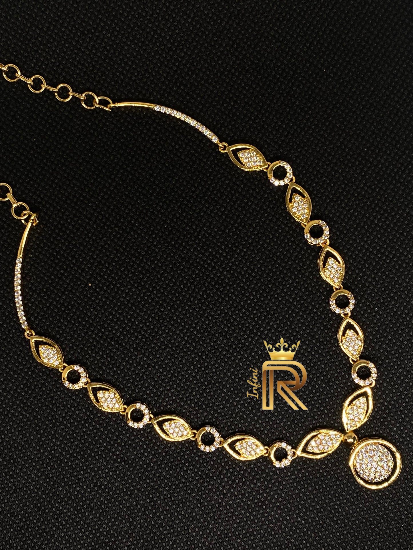 Diamond with sphere and leaf design | Exquisite contemporary