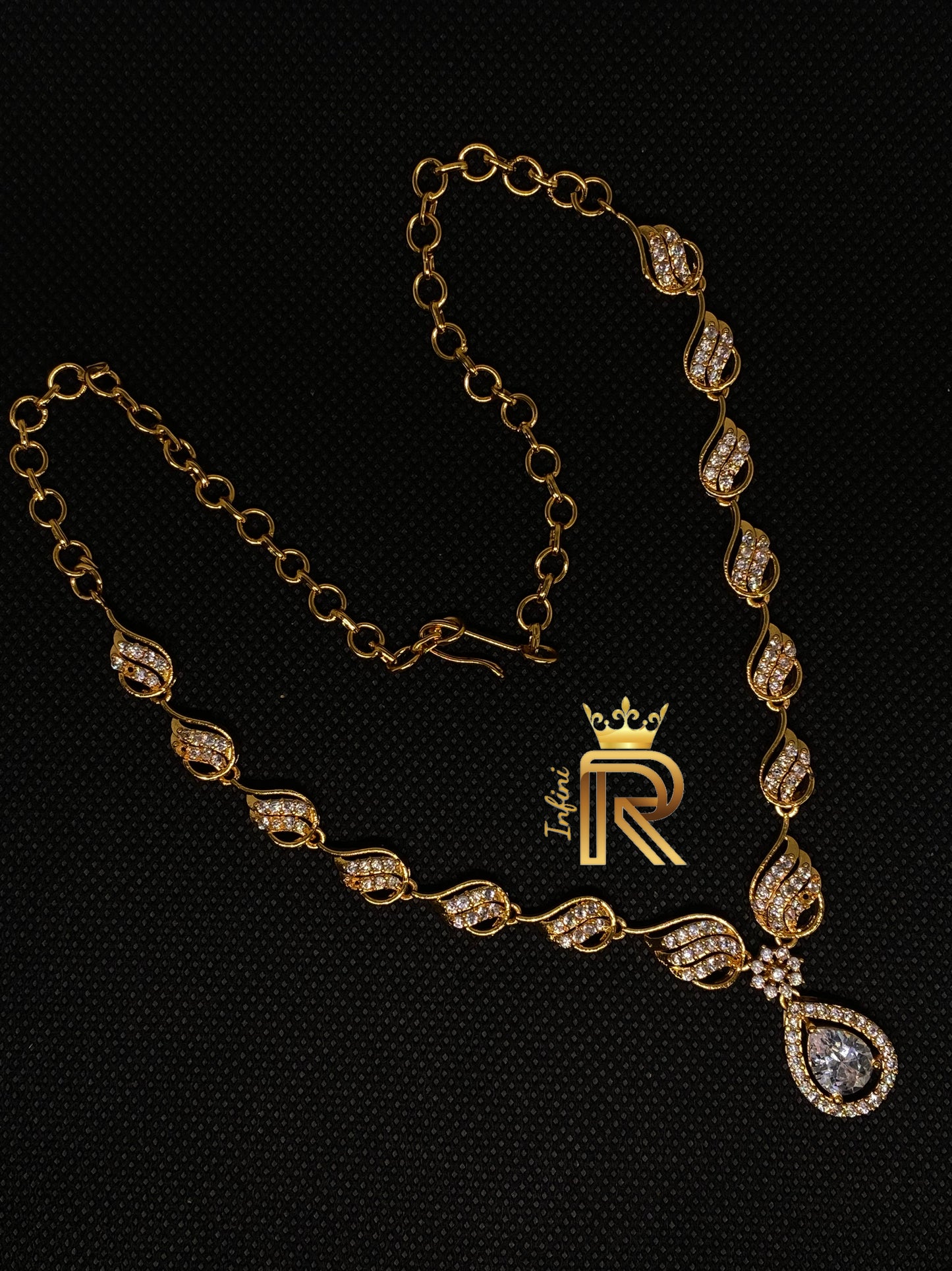 Big oval Diamond Pendant in choker style with floral designs