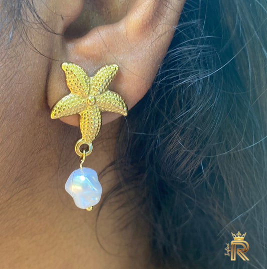 18k Gold Starfish Earring, Freshwater Baroque Pearl, Freeform White Pearl, Ocean-Inspired All the glitter is gold, Summer jewelry