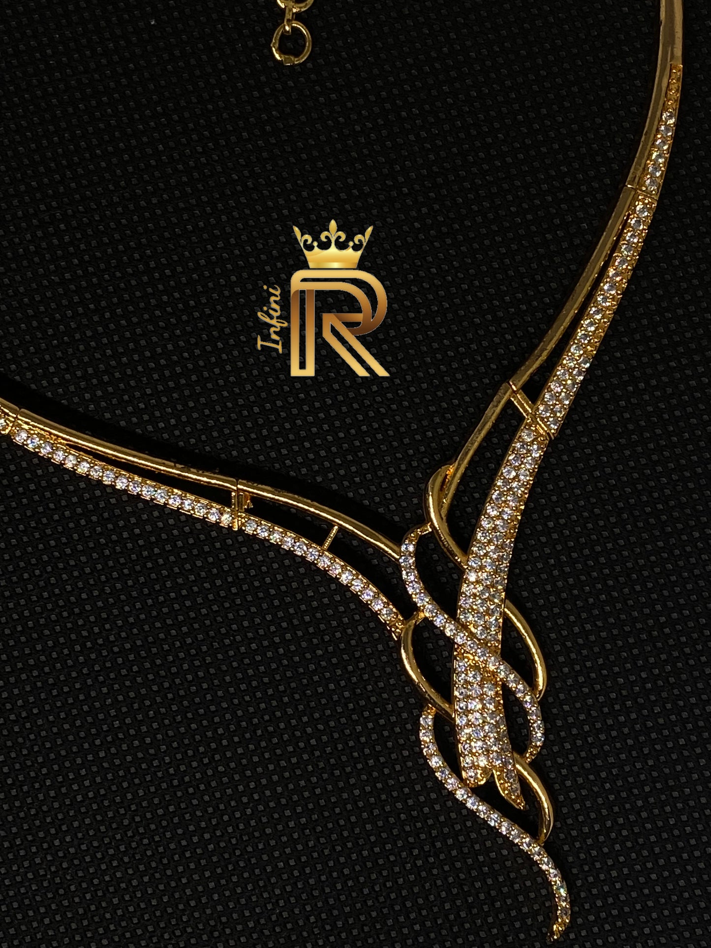 Diamond Swirl design modern fashion choker