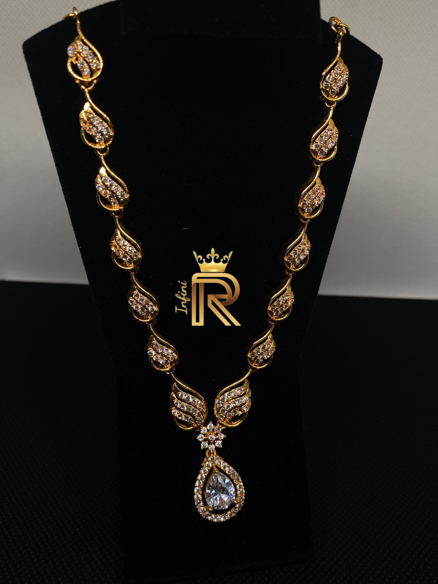 Big oval Diamond Pendant in choker style with floral designs
